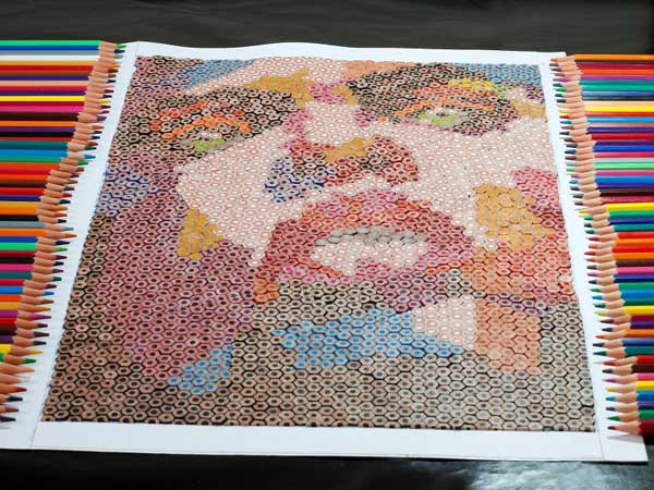 Unik seniman ini lukis karyanya melalui popcorn