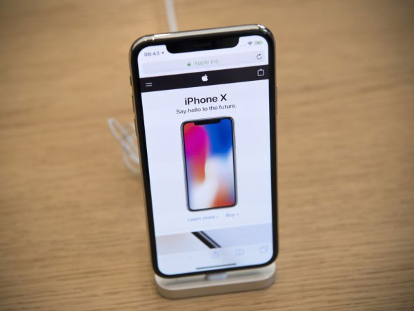 Apple Akan Hilangkan 'Poni' iPhone X pada Generasi iPhone Selanjutnya?