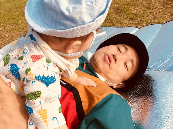 Kang Gary Bagikan Foto Lucu Piknik Bareng Putra Kecilnya, Gemas!