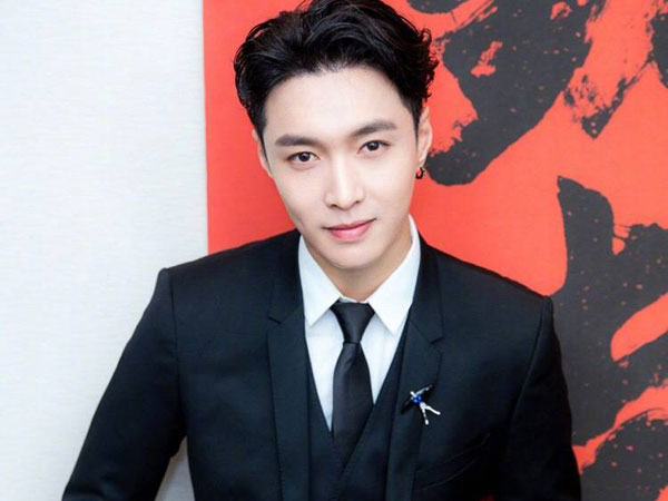 Lay Dipastikan Absen dari Konser Solo Keempat EXO