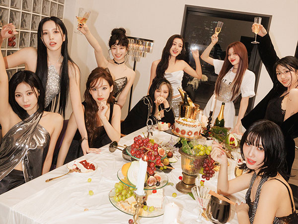 With YOU-th Menjadi Album Pertama TWICE Terjual 1 Juta Kopi dalam Satu Minggu