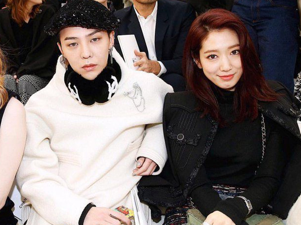 G-Dragon dan Park Shin Hye Duduk Bersebelahan di Runway Chanel Paris Fashion Week