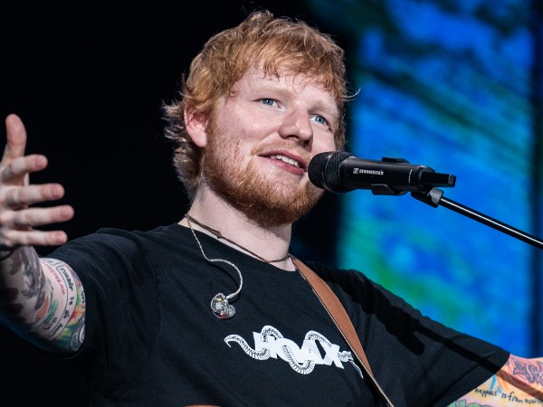 Ed Sheeran Minta Maaf Sempat Batalkan Konser dan Pakai Baju Garuda