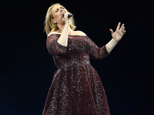 Adele Dedikasikan 'Make You Feel My Love' untuk Para Korban Teror London