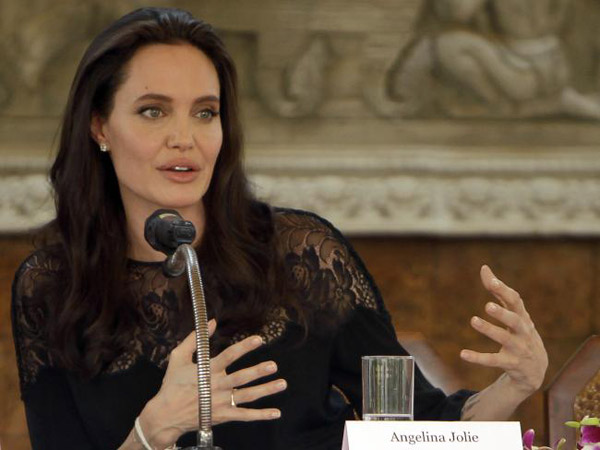 Angelina Jolie Jadi Dosen S2, Begini Tanggapan Unik Para Mahasiswa