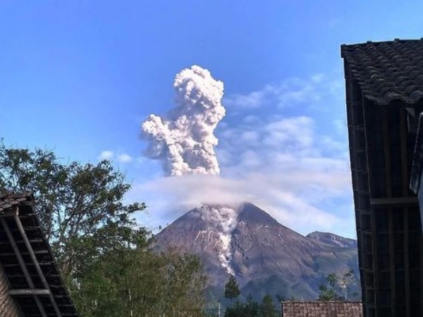 Sudah Meletus, Status Gunung Merapi Masih Ditetapkan Waspada