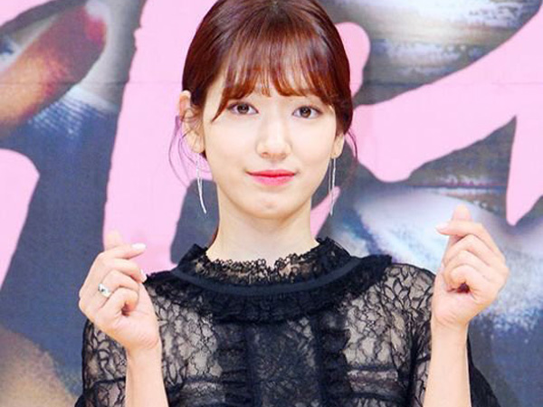 Black Lace Dress Park Shin Hye di Jumpa Pers Drama ‘Doctors’, Yes or No?