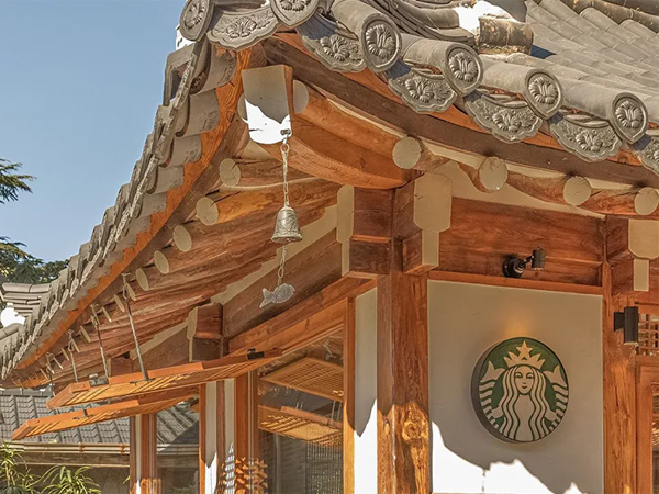Melihat Cantiknya Gerai Starbucks Bergaya Hanok di Daegu