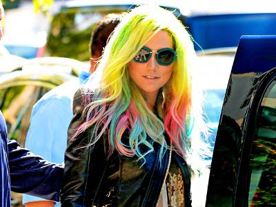 OMG! Ke$ha Pamer Rambut Pelangi!