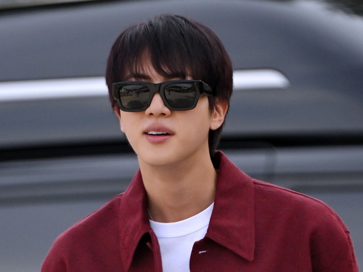 Jin BTS Ungkap Tracklist Album 'Happy', Featuring Wendy Hingga Diproduseri Personel ONE OK ROCK