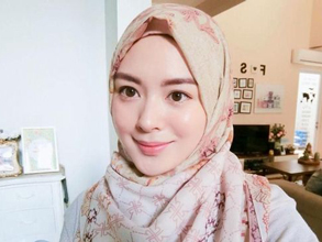 Intip Fashion Tunik Style Ala Ayana Moon, Hijabers Asal Korea Selatan