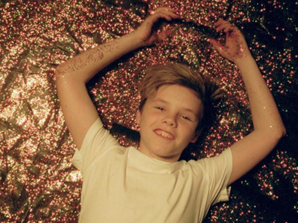 Ajak Brooklyn Hingga Harper, Cruz Beckham Seru-seruan di MV 'If Everyday Was Christmas'