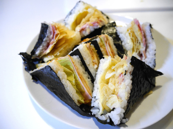 Gabungkan Onigiri dan Sandwich, Onigirazu Bisa Jadi Camilan yang Mengenyangkan