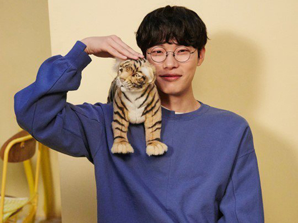 Kocak, Ryu Jun Yeol Spontan Ikut 'Lari' Bareng Fans NCT 127!