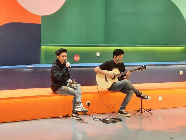 Pengalaman Pribadi, Mahen Bahas Album Baru 'Sebuah Cerita' di FridayKustik