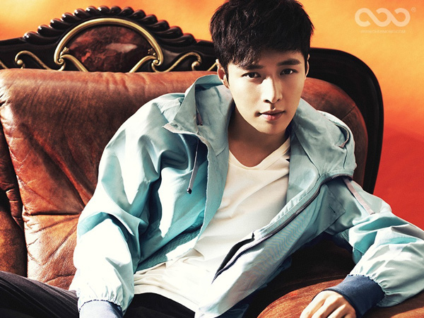 Lay EXO Ceritakan Kecemasan Debut Sebagai Idola K-Pop di Photobook Terbarunya