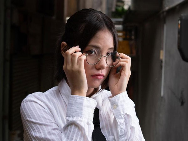 Gerakan #KuToo Ramai Melawan Pelarangan Pakai Kacamata Saat Bekerja Di Jepang yang Disebut Pembodohan