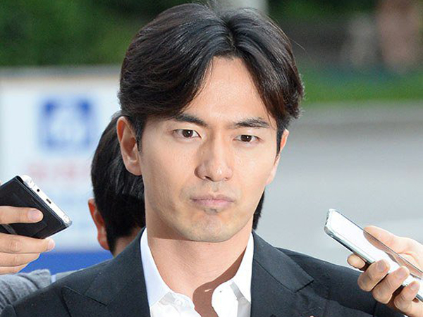 Tak Terima Bantahan Lee Jin Wook, Tim Pengacara Nona ‘A’ Langsung Serahkan Barang Bukti Tambahan