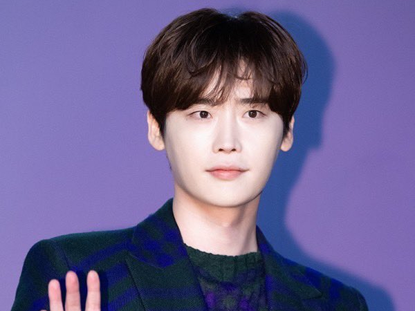 Lee Jong Suk Akan Bangun Perusahaan Produksi Sendiri