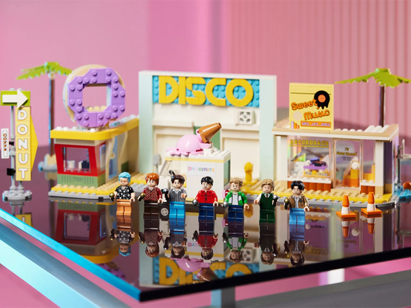 LEGO Luncurkan Set Bertema MV BTS 'Dynamite' Seharga 1,7 Juta