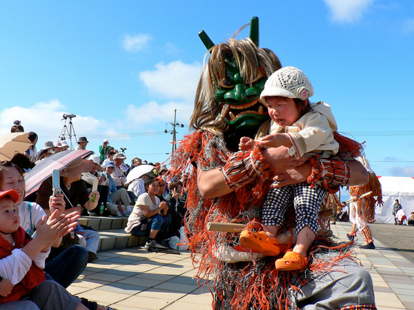 Hiiii.. Warga Oga Peninsula Jepang Rayakan Tahun Baru Dengan 'Setan'!