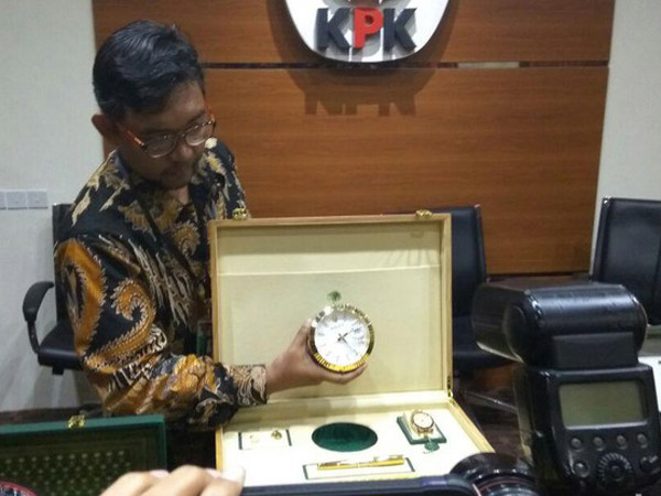 Diserahkan Ke KPK, Ternyata Rombongan Raja Salman Banyak Beri Hadiah Mewah ke Pejabat Indonesia