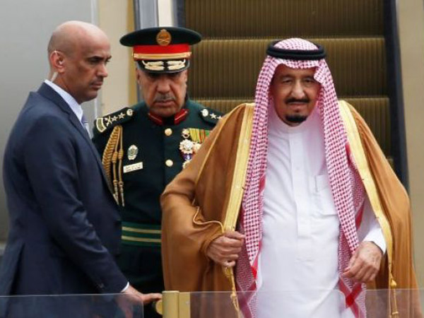 Tak Langsung Ke Arab, Belasan Penerbangan Ditunda Untuk Keberangkatan Raja Salman dari Bali