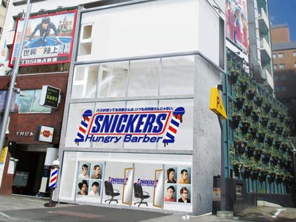 Ada Coklat Gratis Bagi Orang yang Miliki Gaya Rambut 'Snickers Hungry Barber' Ini!