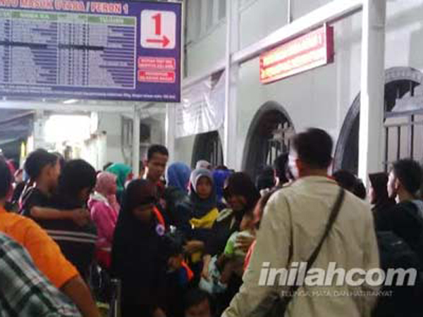 Minggu (12/07) Stasiun Senen Sudah Berangkat 6.400 Pemudik