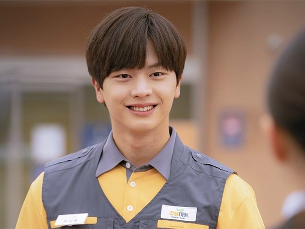 'Mystic Pop-Up Bar' Rilis Penampilan Sungjae BTOB Saat Jadi Pekerja Part Time