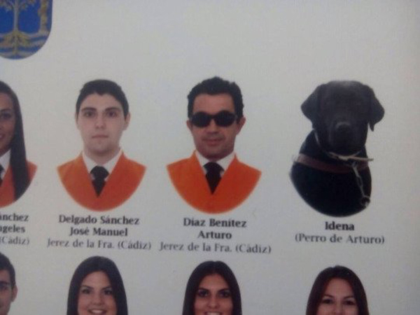 Pergi Kuliah dengan Majikan, Anjing Ini Juga Jadi Lulusan Universitas di Spanyol