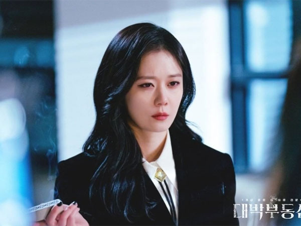 Aksi Jang Nara Jadi Pengusir Hantu Cantik tapi Galak di 'Daebak Real Estate'