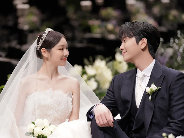 Resmi Menikah, Kim Yuna dan Ko Woo Rim Bagikan Foto Pernikahan Bahagia
