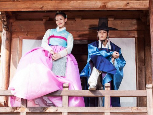 Intip Ekspresi Lucu Penuh Chemistry Joo Won & Oh Yeon Seo di Poster Resmi Drama 'My Sassy Girl'