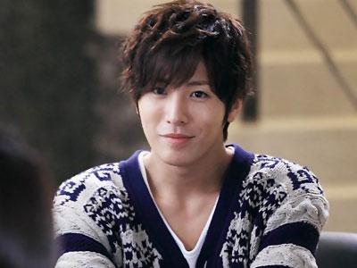 Wow, No Min Woo Cium Fansnya Saat Tampil di Radio Star!