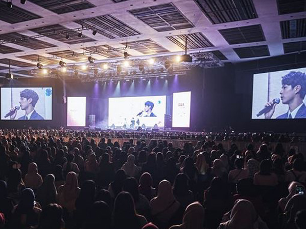 Asiknya Fanmeeting 'Good Day' Park Bo Gum di Jakarta, Heboh Aksi Turun Panggung hingga Banjir Hadiah