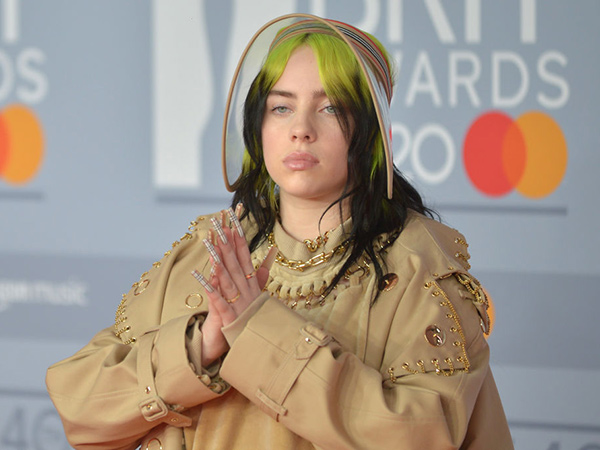 Bela Korban Pelecehan, Billie Eilish Unfollow Semua Akun di Instagram