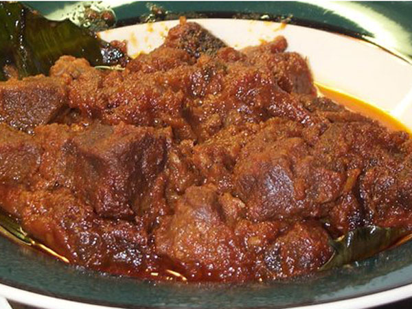 PMI Daerah Ini Kirim Bantuan 1 Ton Rendang Untuk Korban Gempa Lombok