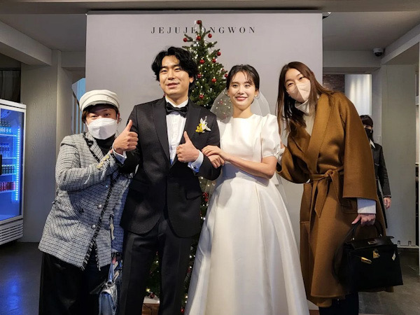 Lee Si Eon dan Seo Ji Seung Resmi Menikah, Member Home Alone Kondangan