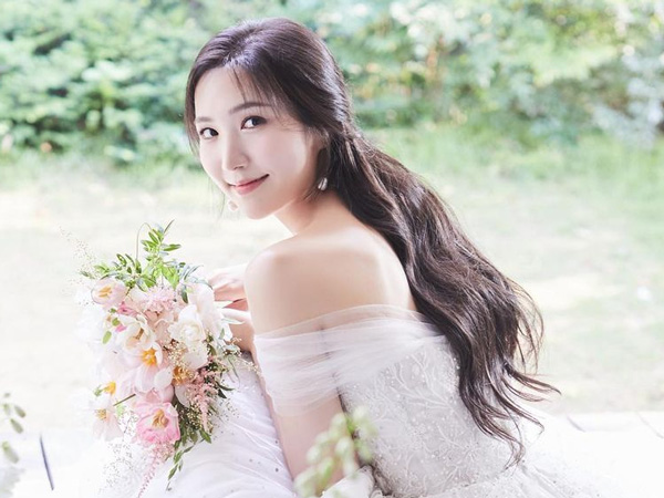 Hong Yoo Kyung eks Apink Umumkan Akan Segera Menikah