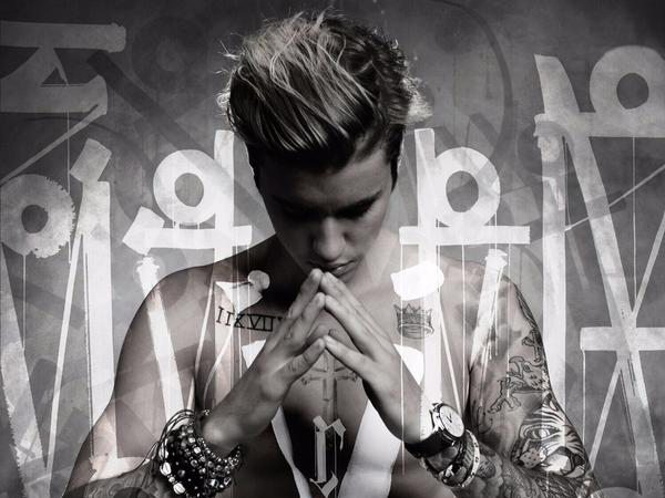 Justin Bieber Tampil Topless di Sampul Album Barunya
