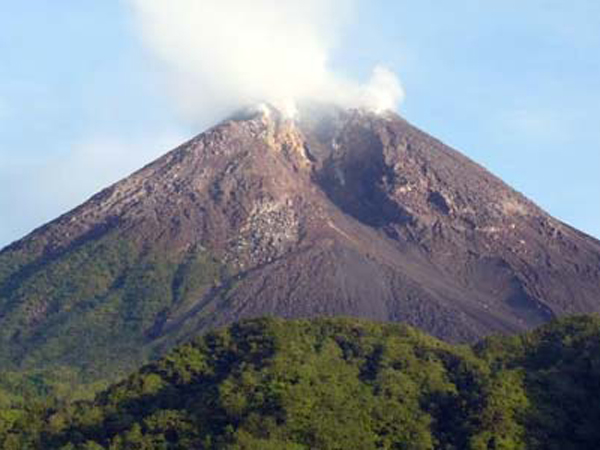 Cari Korban Jatuh ke Kawah, Jalur Merapi Ditutup