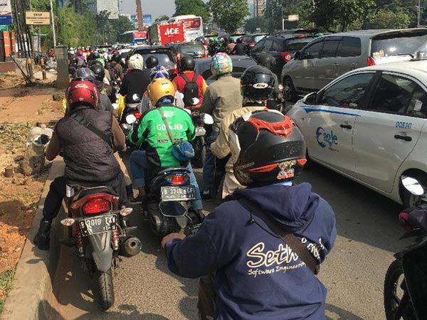 Perlu Bantuan Urai Kemacetan Jakarta, Polisi Siap Hadirkan Versi Resmi 'Pak Ogah'