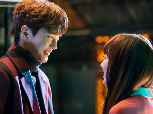 Pemain 'She's Not a Robot?!' Tunjukkan Chemistry Manis di Belakang Layar