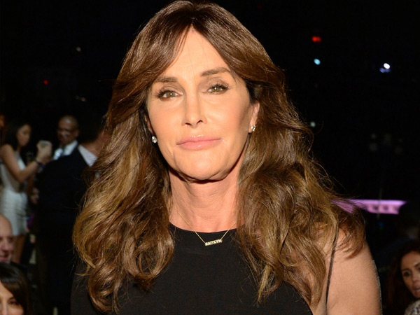 Caitlyn Jenner Cari Pasangan di Situs Kencan Transgender?