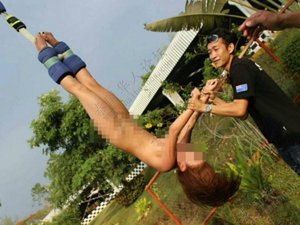 Lakukan Bungee Jumping Tanpa Busana, Wanita Ini Hebohkan Warga!