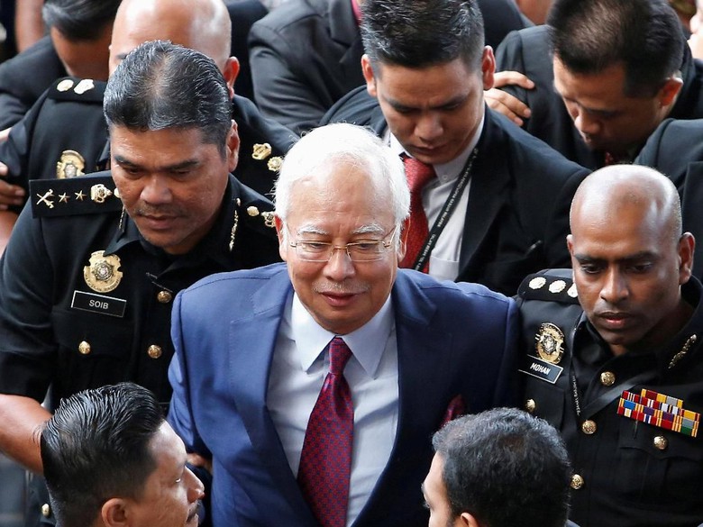 Pembelaan Mantan PM Malaysia Pasca Penangkapan: Banyak Berita Palsu dan Saya Hanya Manusia Biasa