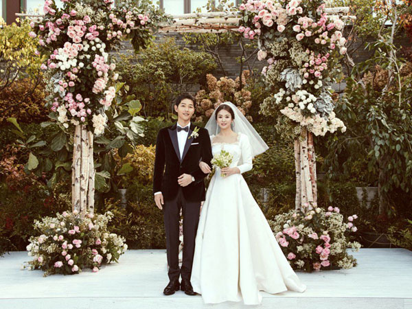 Dior Ungkap Rumitnya Proses Pembuatan Gaun Pengantin Song Hye Kyo