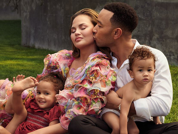 John Legend Ungkap Kagum pada Chrissy Teigen yang Kuat Hadapi Keguguran