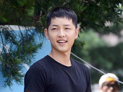 Ssst, Diam-diam Song Joong Ki Bekerja Sukarela untuk Fans Sebelum Wamil!